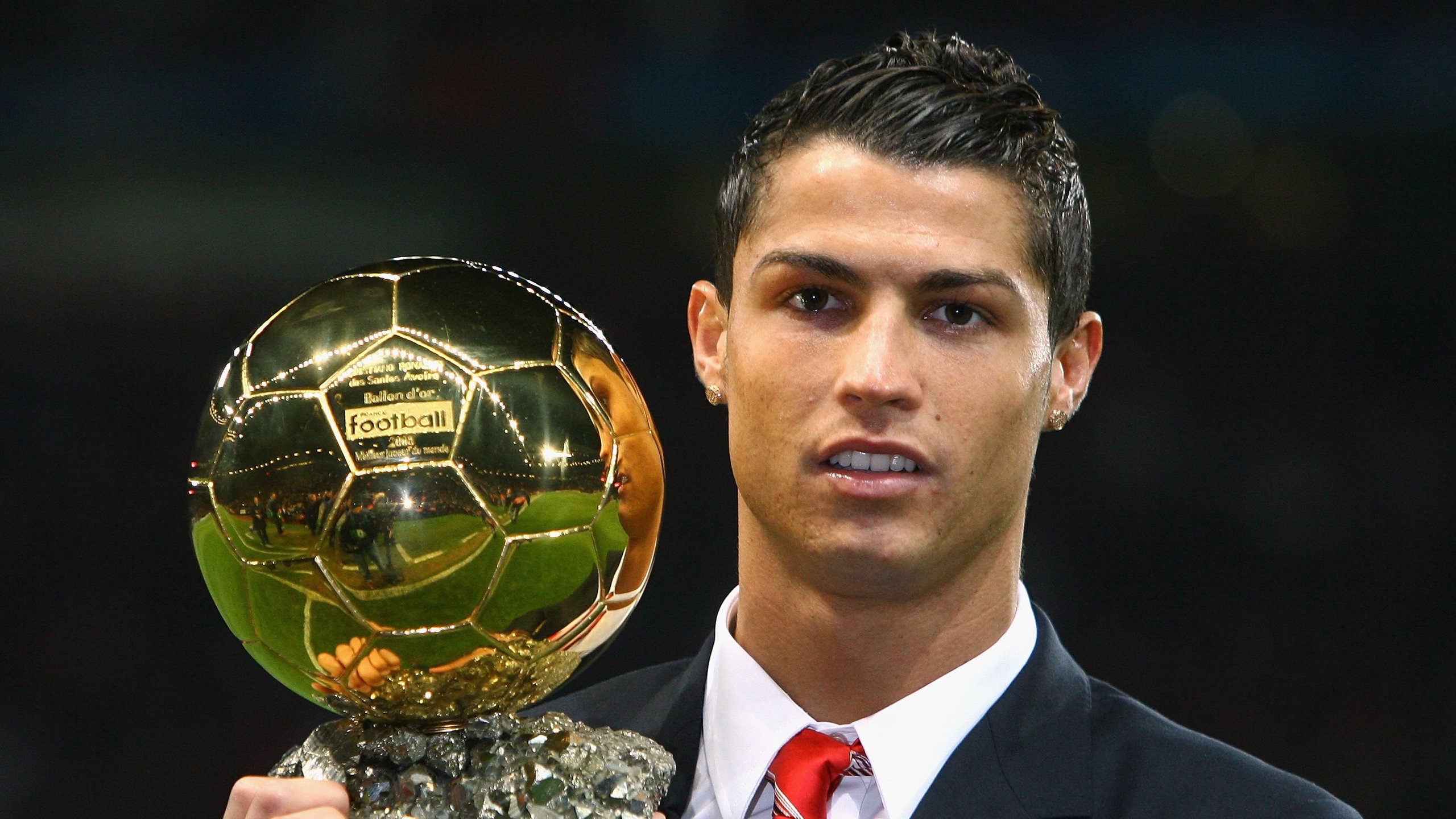 翱翔与统治，当老鹰横扫天际，锡安在欧冠半决赛展翅