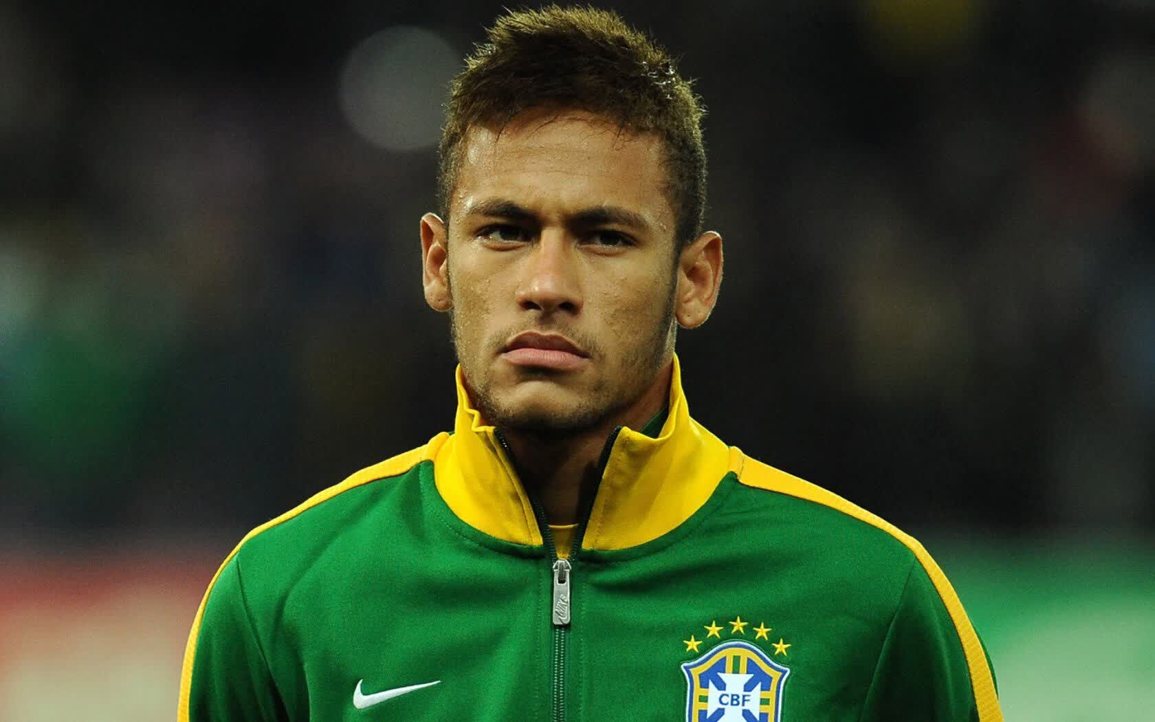夜战巴林,当F1引擎轰鸣撞上本泽马的制胜一击—新赛季揭幕战,一个足球前锋如何成为赛道上的胜负手